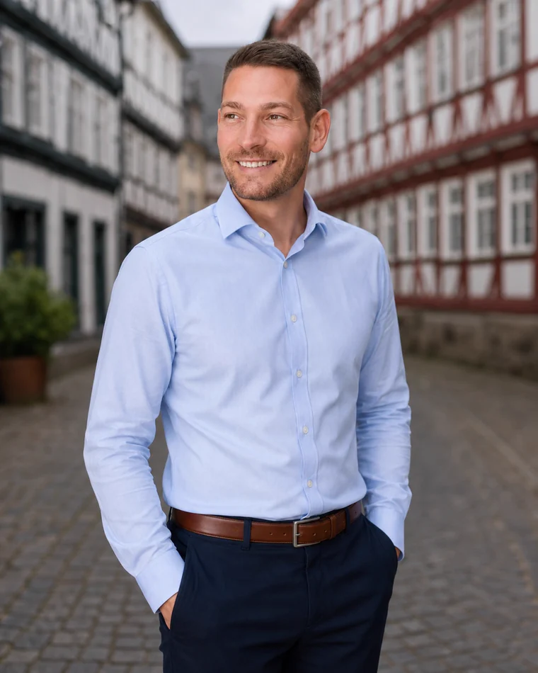 Dirk Pfahl bei der Entwicklung digitaler Lösungen